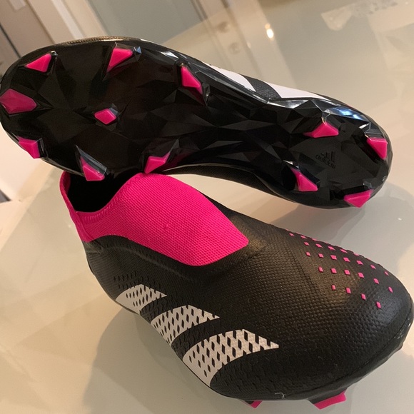 Predator Accuracy 3 soccer cleats - size M8/W9 - Picture 5 of 9